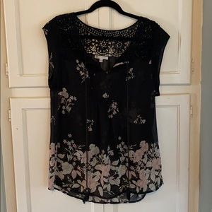 Sheet cap sleeve blouse